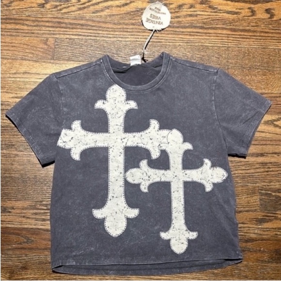 vintage vibes Tops - New Vintage Vibes Cross Shirt